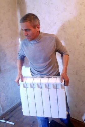 достаем новую батарею